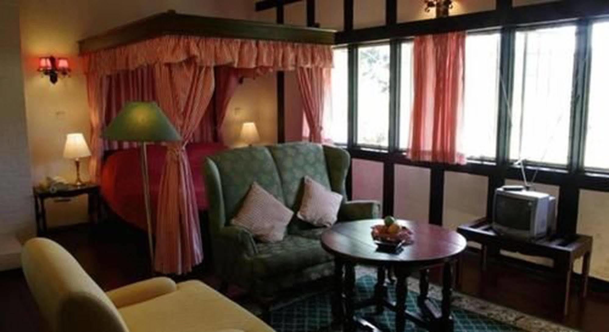 The Smokehouse Hotel & Restaurant Cameron Highlands Extérieur photo